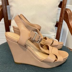 Ginni Bini Nude Wedge Sandals - Size 6.5 - in good condition